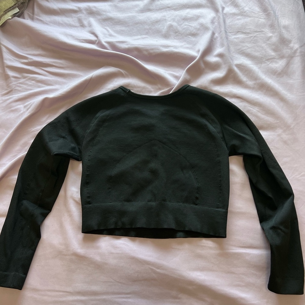 Cropped Workout Top - Picture 3 of 4